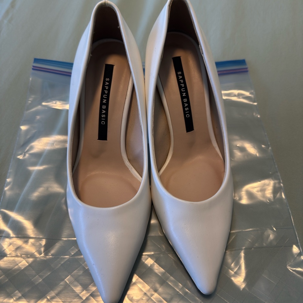 Sappun White Pointed Toe Heels (235 / US 6.5) – Made in Korea